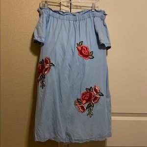 Off the shoulder dress with rose embroidery